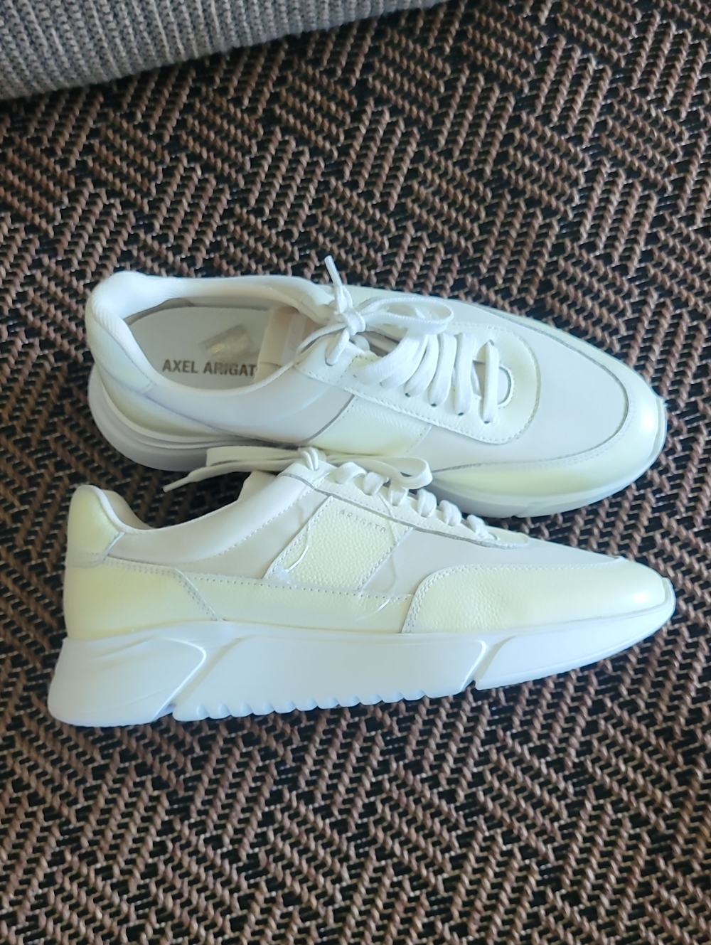 Axel Arigato Genesis Men’s Ivory Cream and White Leather Runner Sneakers Sz 9